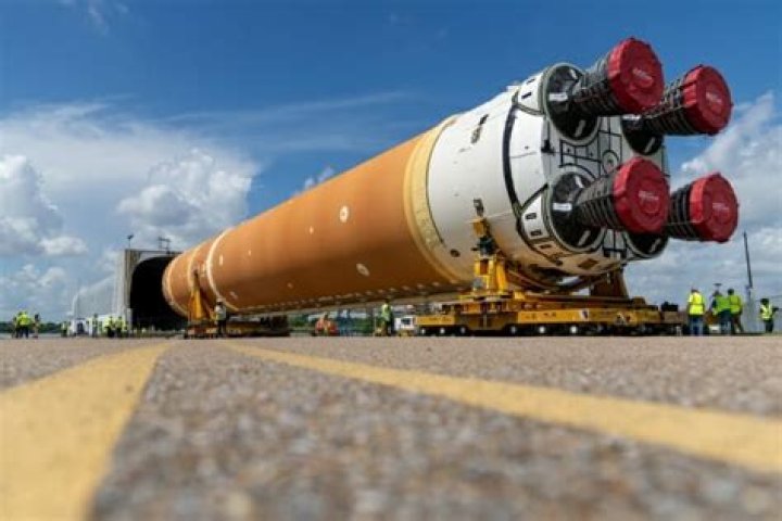 How big is the Artemis rocket?