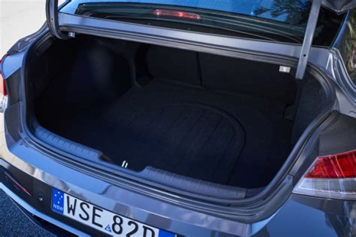 How big is the Hyundai i30 boot?