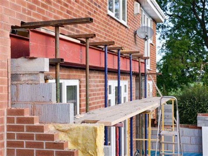 How close can I build to my Neighbours boundary UK?
