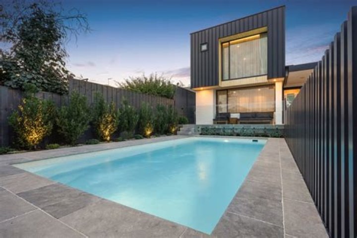 How close to the boundary can I build a swimming pool?