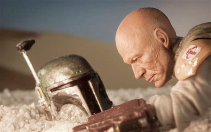 How did Boba Fett save Fennec?
