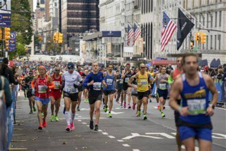 How do female marathon runners pee?
