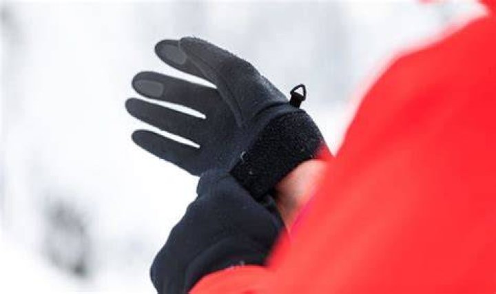 How do I keep my fingers warm in gloves?