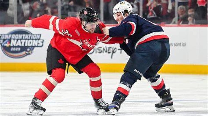 How do ice hockey players know when to change?