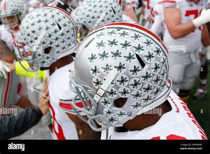 How do Ohio State players get stars on their helmets?