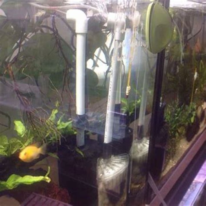 How do you aerate a fish tank without a pump?