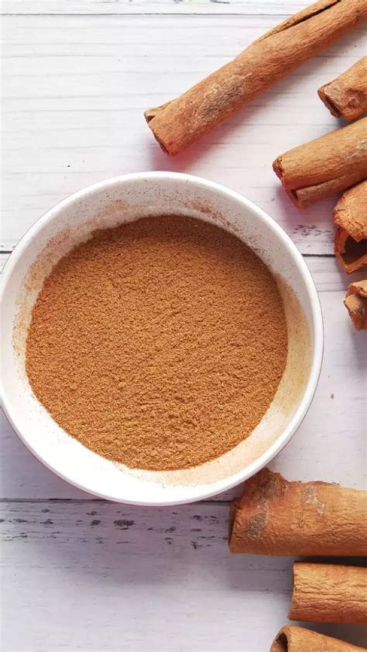 How do you dissolve cinnamon powder in water?