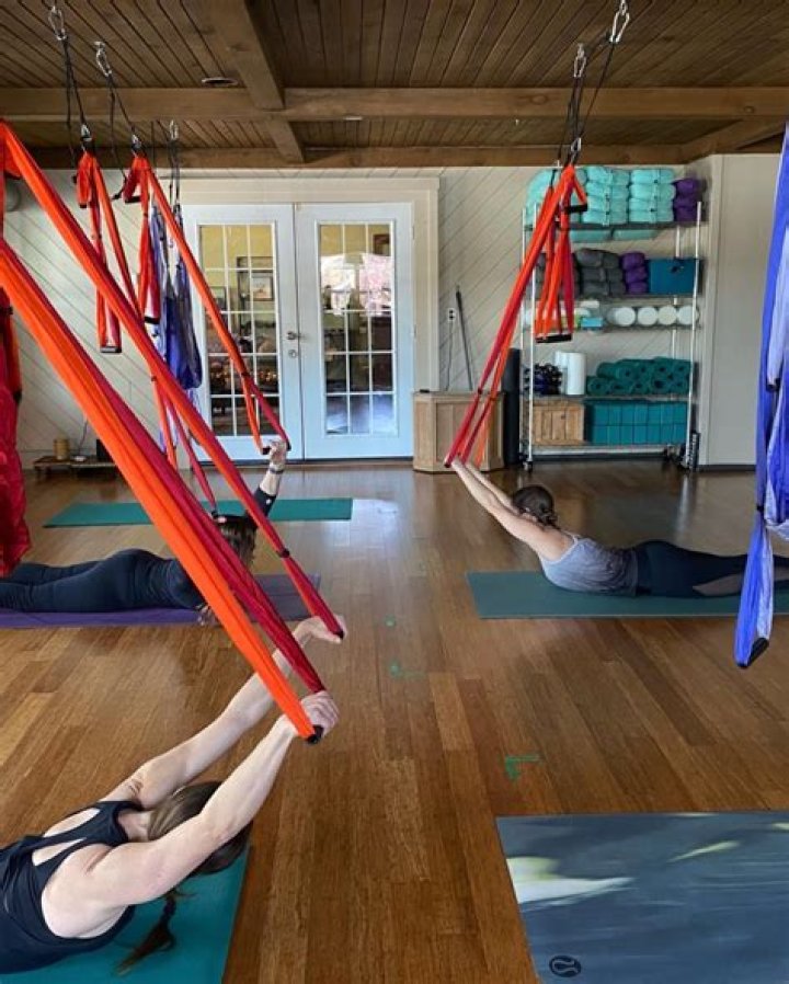 How do you hang yoga trapeze in an apartment?