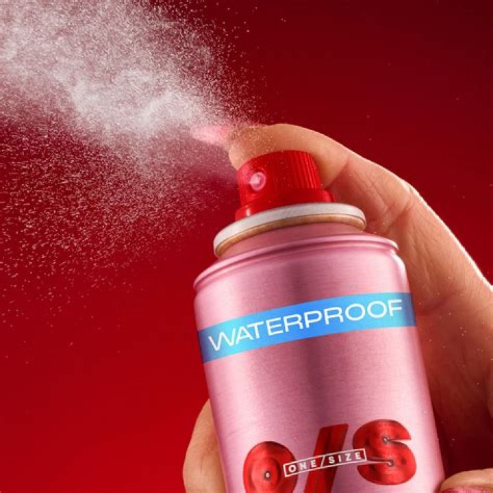 How do you make a waterproof setting spray?