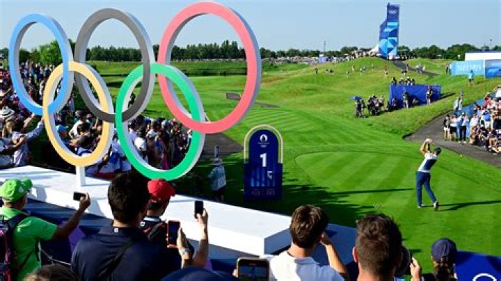 How do you qualify for LPGA?