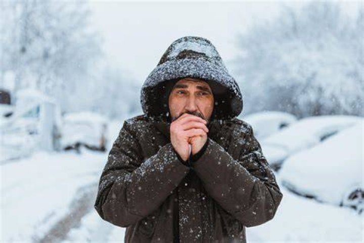 How do you run in cold weather without hurting your lungs?