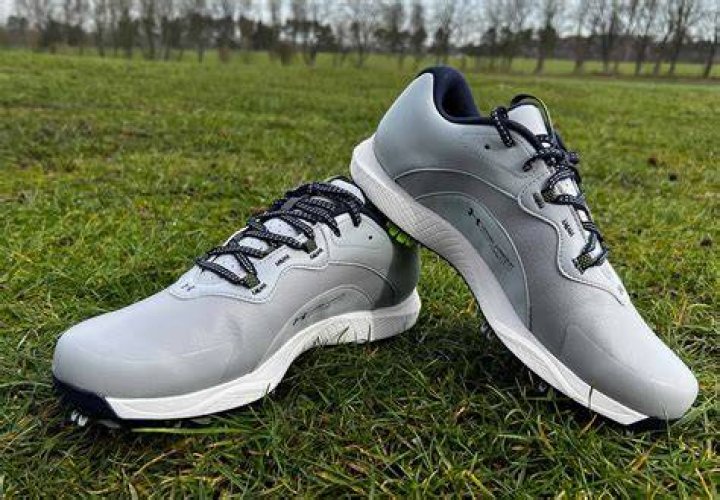 How do you take golf cleats off without tools?