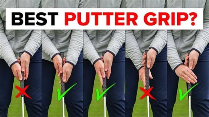 How does Justin Thomas grip the putter?