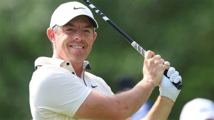 How does Rory McIlroy hold the golf club?