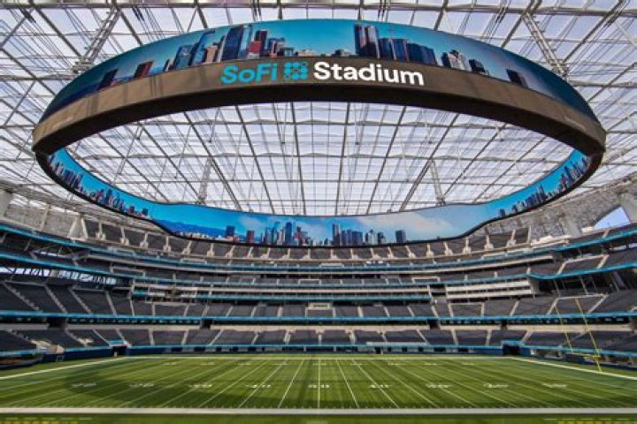 How does SoFi Stadium roof open?