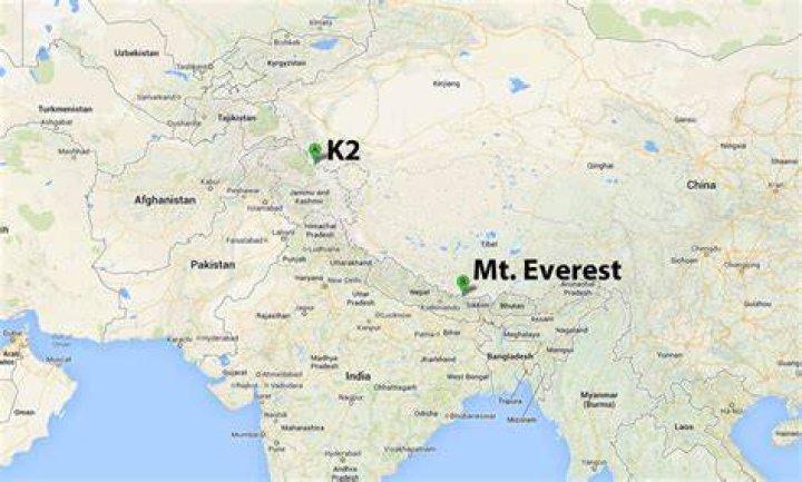 How far apart are K2 and Mount Everest?