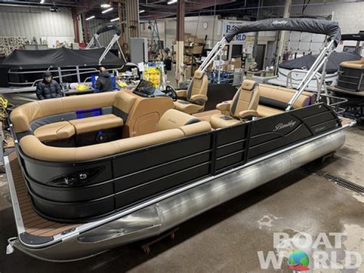 How fast will a 300hp Tritoon go?
