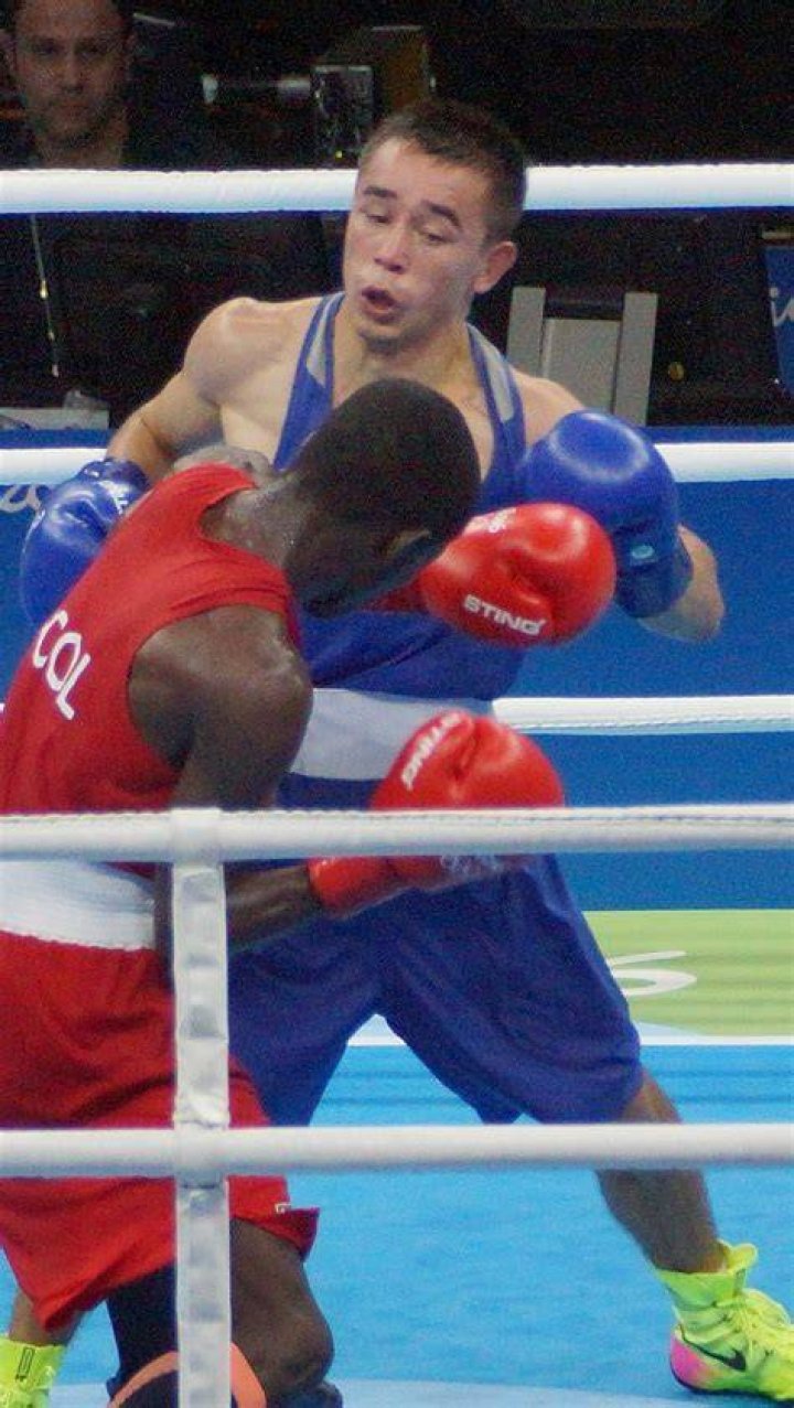 How is boxing bronze decided?