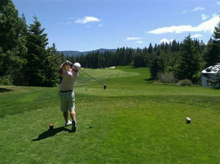 How is golf sport played?