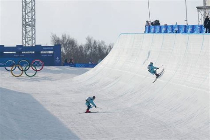 How is Olympic half pipe scored?
