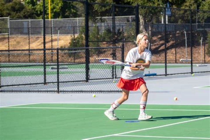 How long do professional tennis players practice a day?