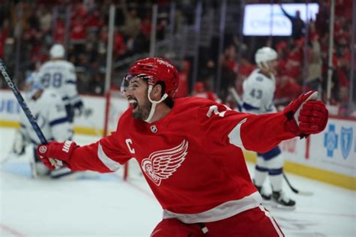 How long does a Red Wings game last?