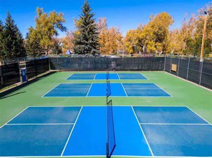 How long does it take for clay courts to dry?