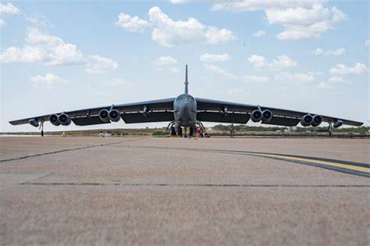 How many B 52 are in a squadron?