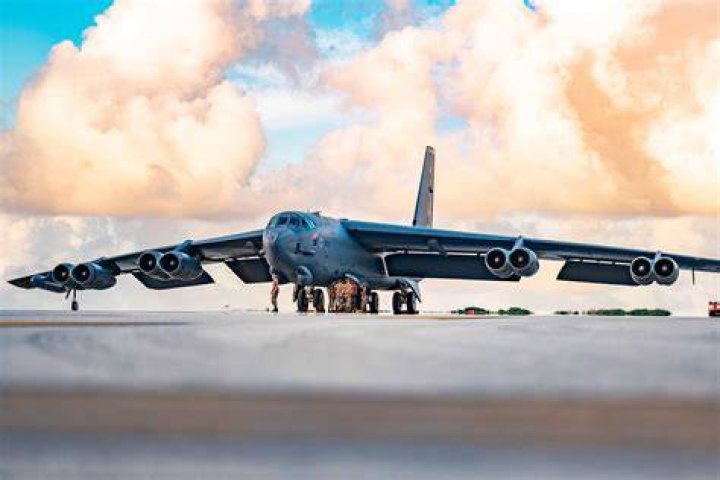 How many B-52 bombers does the US Air Force have?