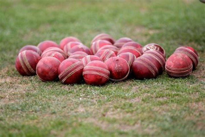 How many balls are in an inning cricket?