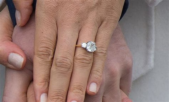 How many carats is Megan Fox's ring?