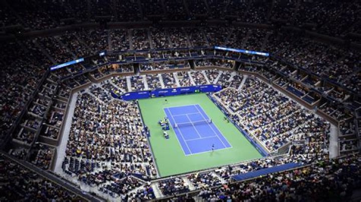 How many courts are in Arthur Ashe Stadium?