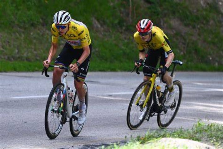 How many cyclists have won all 3 Grand Tours?