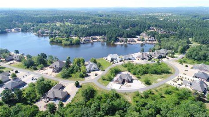 How many houses are in Hot Springs Village?
