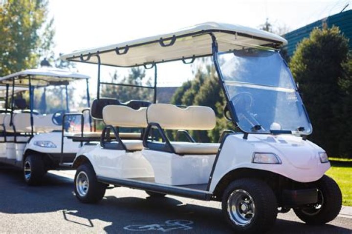 How many miles per gallon does a gas golf cart get?