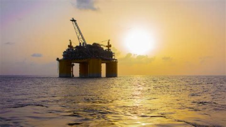 How many oil rigs are in Huntington Beach?