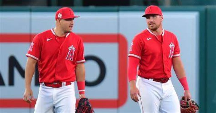 How many outfield assists Does Hunter Renfroe have?
