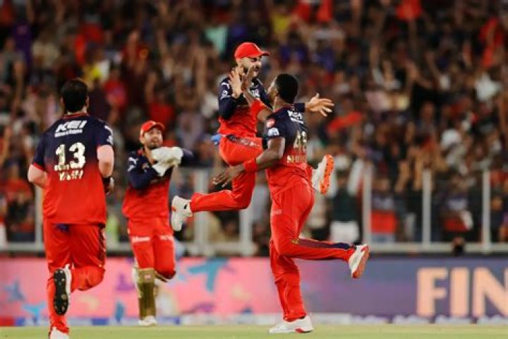 How many overs are in ashes?