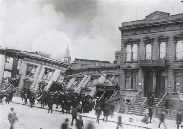 How many people died in 1906 SF?