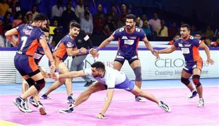How many players are in kabaddi?