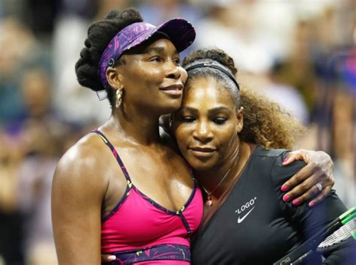 How many sisters does Venus Williams have?