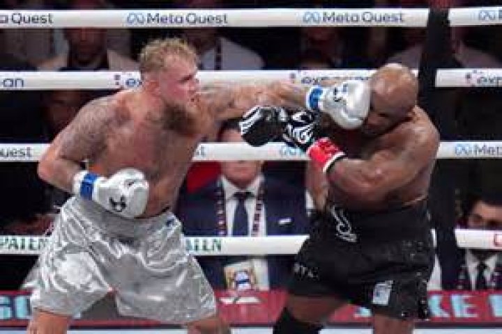 How many times did Mike Tyson defend his title?