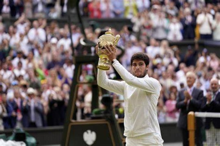 How many Wimbledon titles has Federer won?