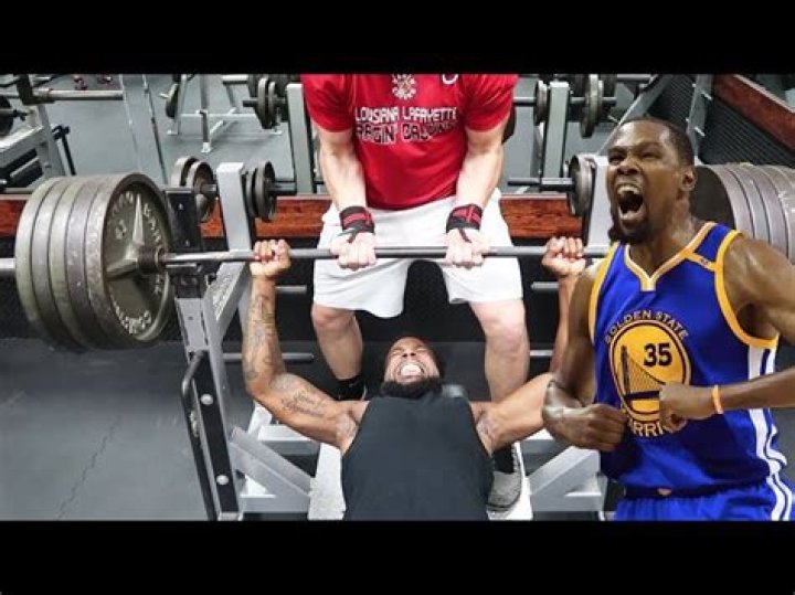 How much did Kevin Durant bench press?