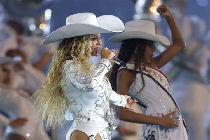 How Much did Super Bowl pay Beyonce?