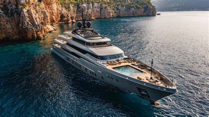 How much did Tom Brady's yacht cost?