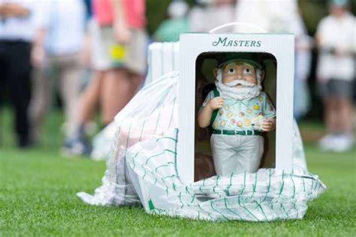How much does a caddy at the Masters make?