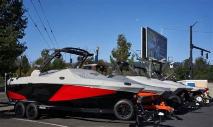 How much does a ski boat weigh?