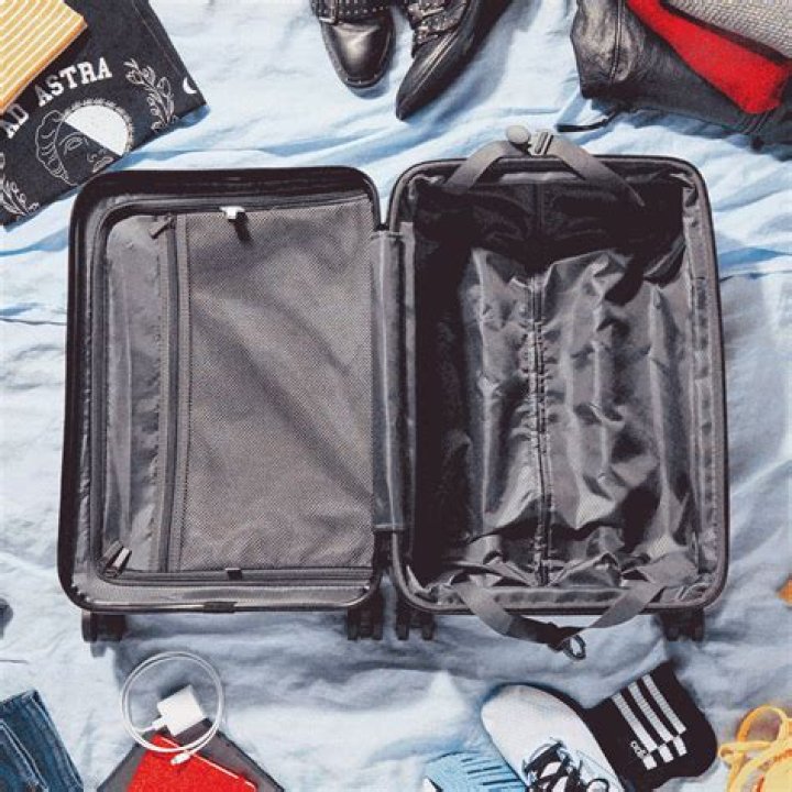 How much does it cost to check a ski bag?