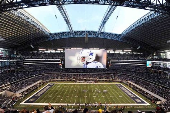 How much does it cost to open Cowboys Stadium roof?